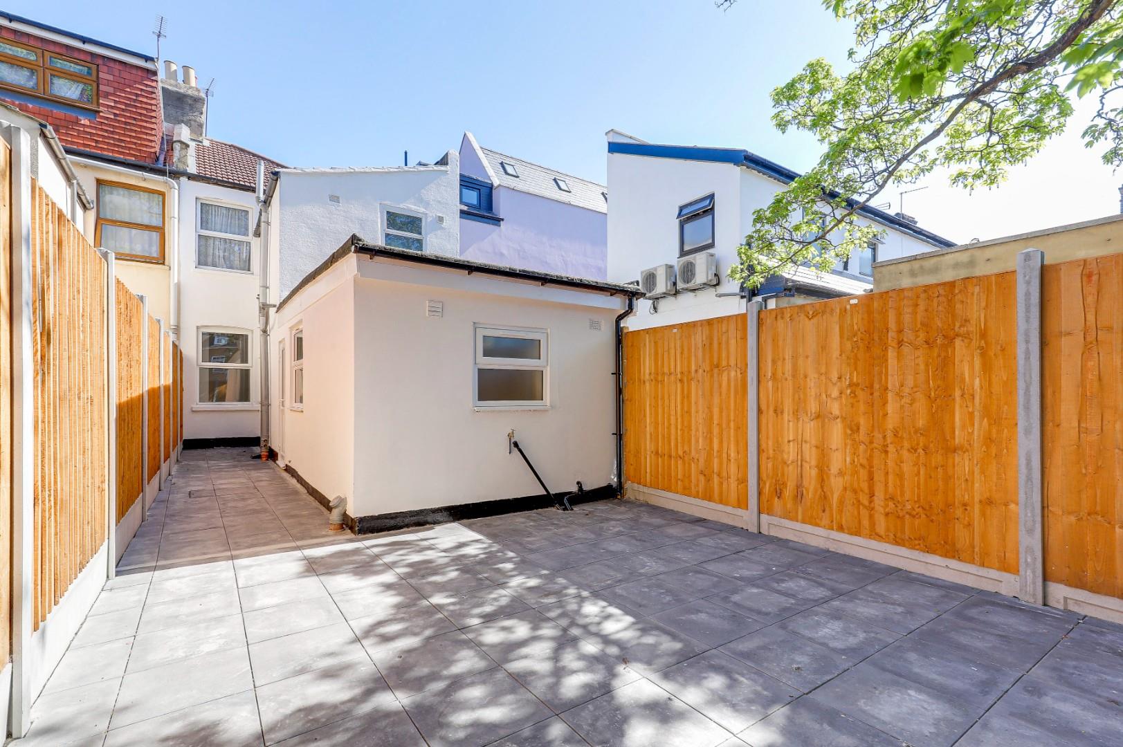 Park Avenue, Barking Bricks.